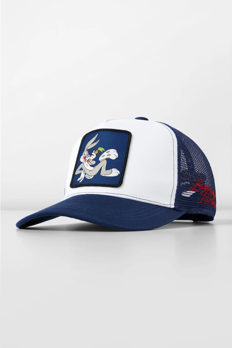 9135_bugs-h_002_07_07_floor.webp YoungLA Casquettes trucker Looney Tunes à écusson